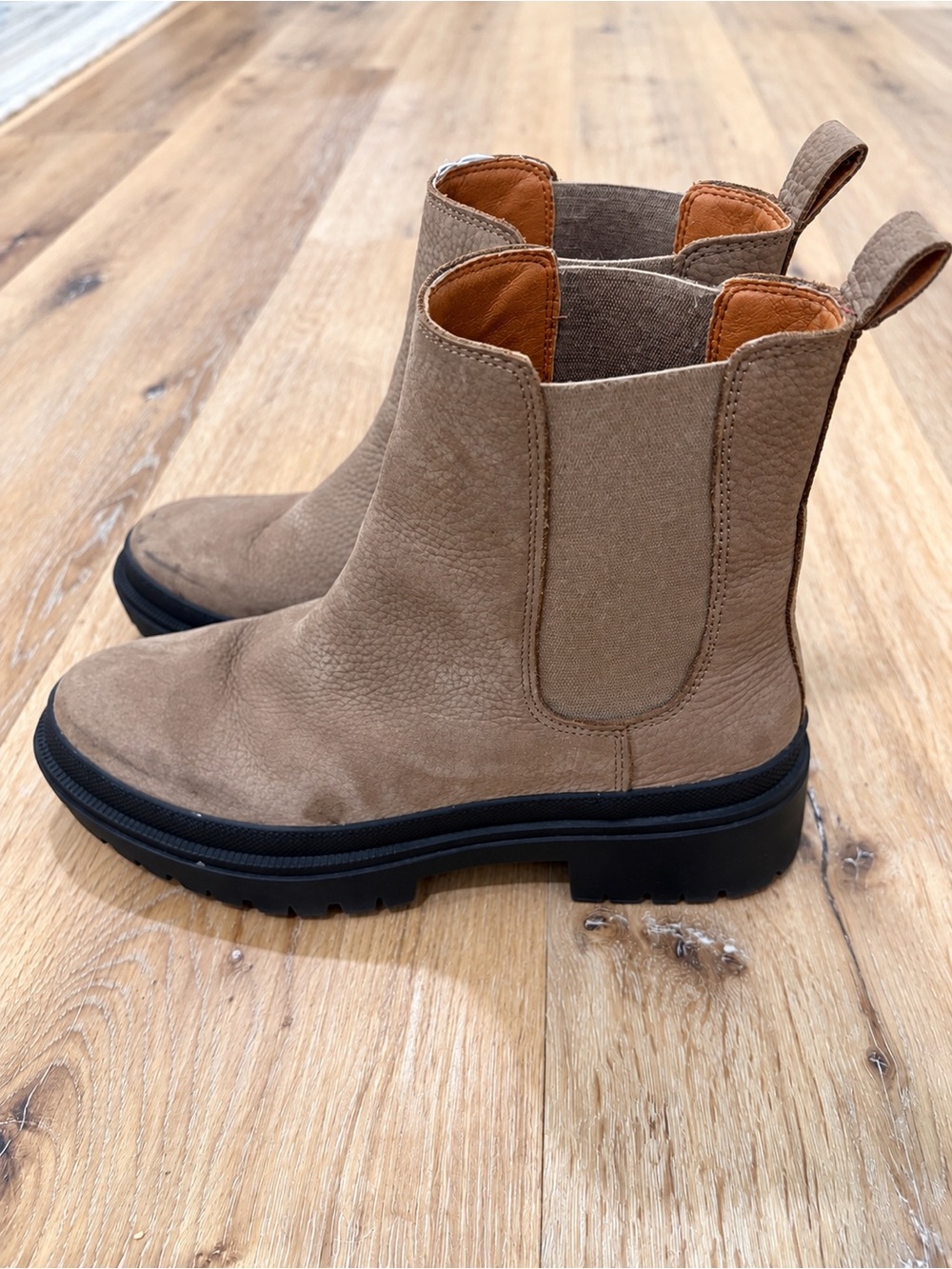 Lucky Brand Ellerey Chelsea Boots Taupe Leather Lug Sole Women’s 9